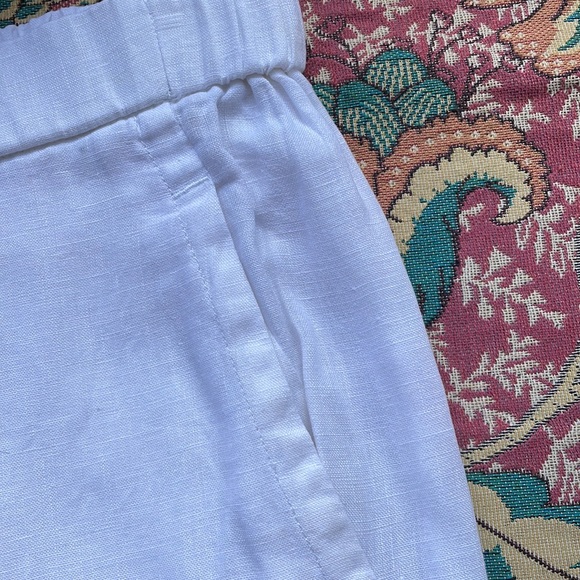 Sussan linen pants 3/4 tapered length side splits at ankles White Elastic waist. - Picture 6 of 8